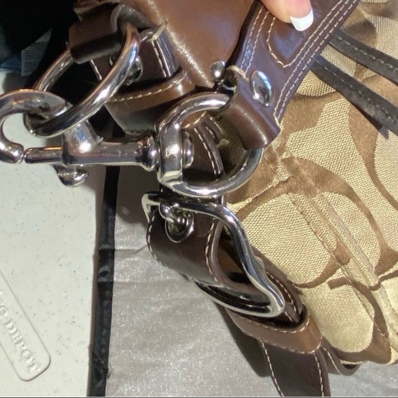 Vintage Pristine Coach Leather Monogram Silver/Chrome zipper buckles Beaut - Picture 9 of 16